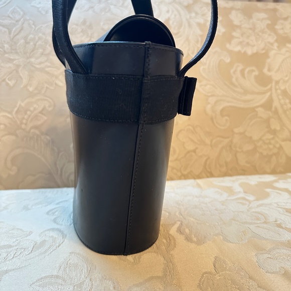 Salvatore Ferragamo black leather bucket bag - Picture 9 of 16